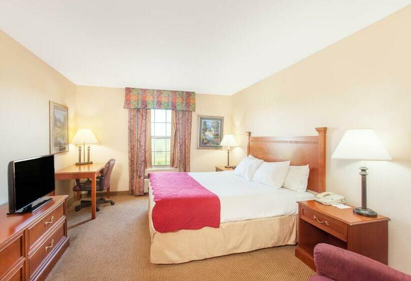 带大床的标准间, Ramada By Wyndham Sparta/at Speedway