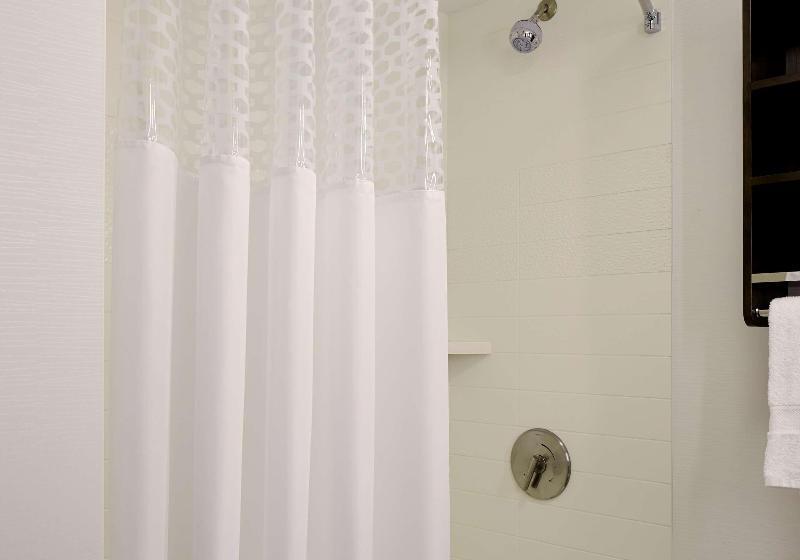 适合残疾人使用的标准间, Ramada By Wyndham Sparta/at Speedway