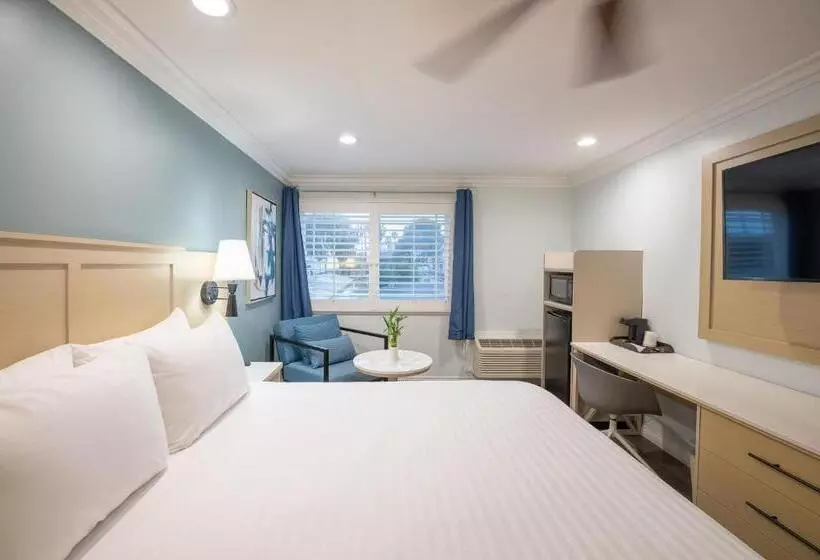 Deluxe Suite King Bed, Ramada By Wyndham Redondo Beach