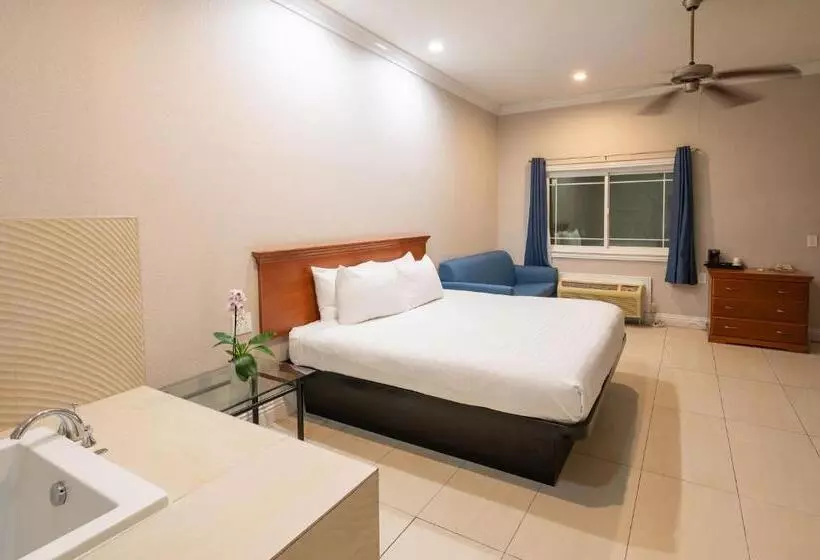 Deluxe Suite King Bed, Ramada By Wyndham Redondo Beach