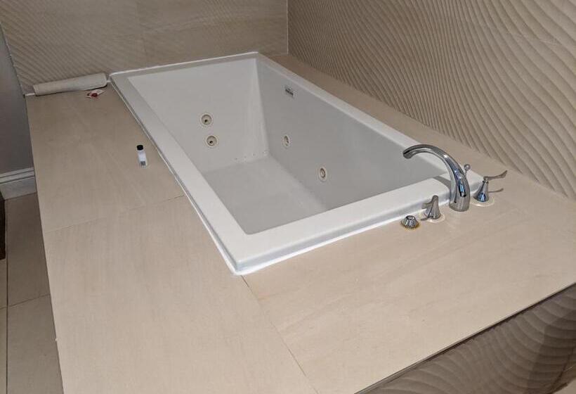 חדר דלוקס עם מיטת קינג, Ramada By Wyndham Redondo Beach