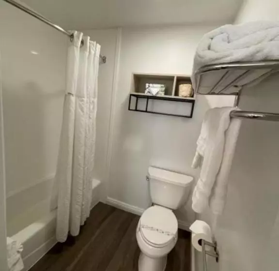 اتاق استاندارد با تخت بزرگ, Ramada By Wyndham Redondo Beach