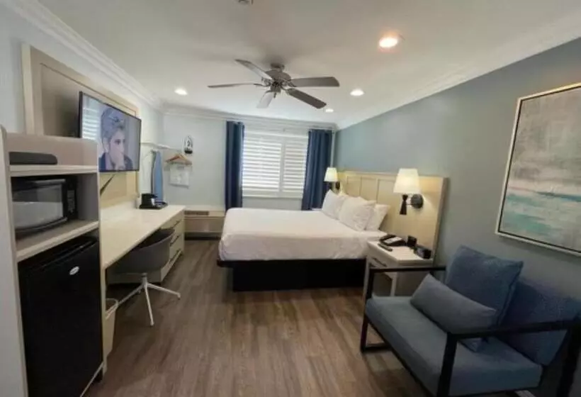 اتاق استاندارد با تخت بزرگ برای معلولان, Ramada By Wyndham Redondo Beach