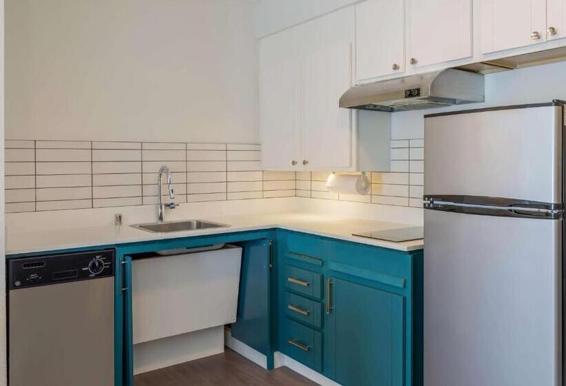 מיטת קינג בסוויטה, Sonesta Es Suites Denver South Park Meadows