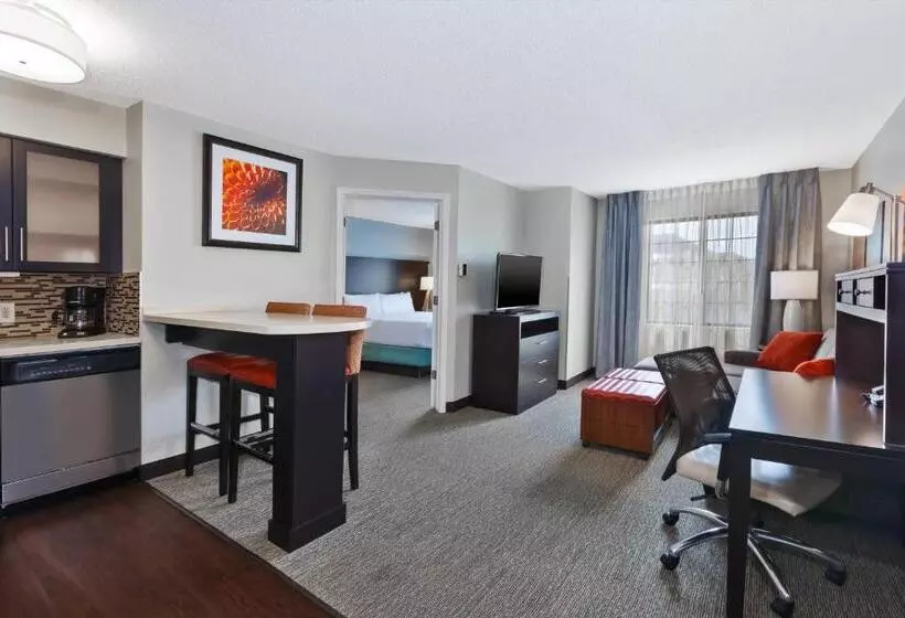 キングサイズベッドのスイートルーム, Staybridge Suites Detroit Utica By Ihg