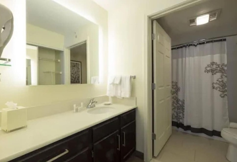 جناح, Revi Columbus North