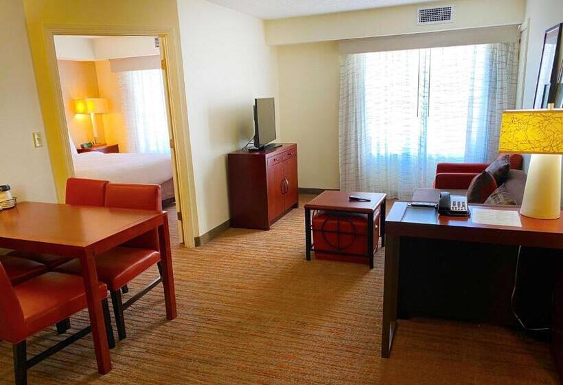 جناح, Revi Columbus North