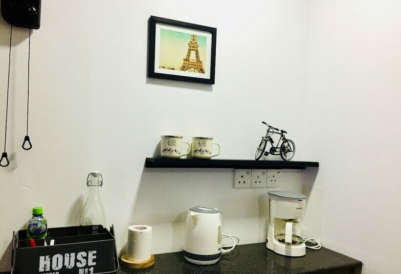 デラックススタジオ, Area 4 Eco Cubes