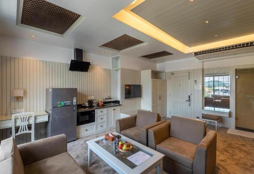 Standard studio with lake view, Grand Boulevard