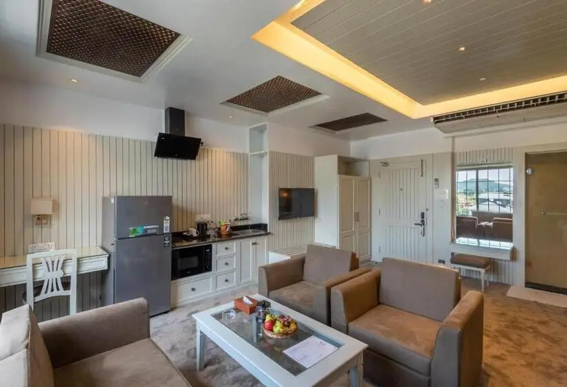 Standard studio with lake view, Grand Boulevard