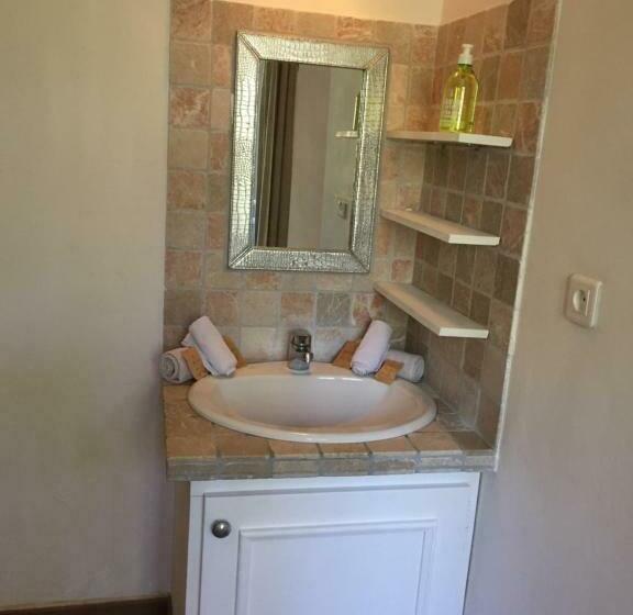 غرفة قياسية مطلّة علي حمام السباحة, Le Mas De Marie