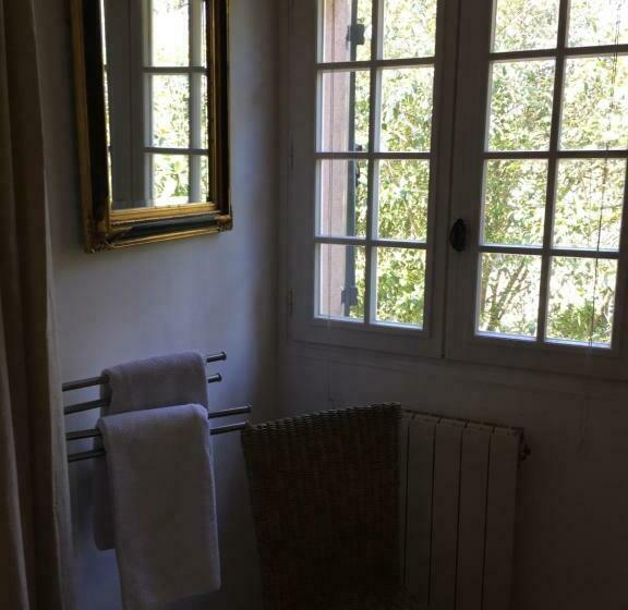 غرفة قياسية مطلّة علي حمام السباحة, Le Mas De Marie