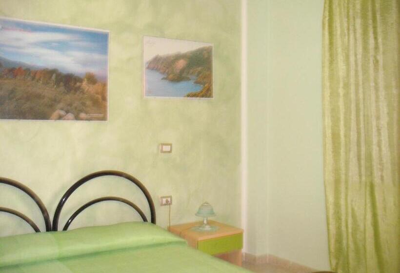 标准三人间, Domu De Palla