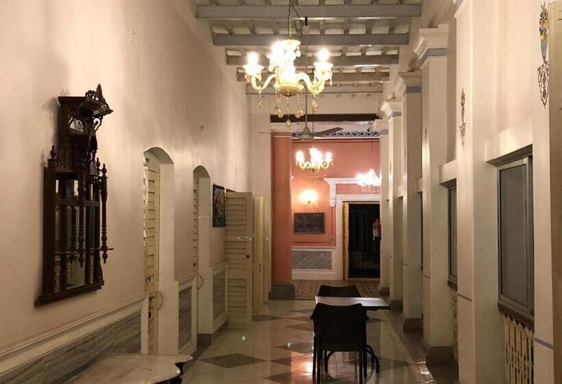 Люкс Кровать Кинг, Cossimbazar Palace Of The Roys