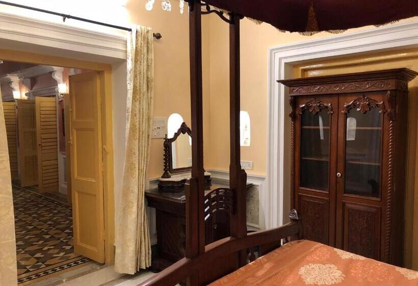 Люкс Кровать Кинг, Cossimbazar Palace Of The Roys