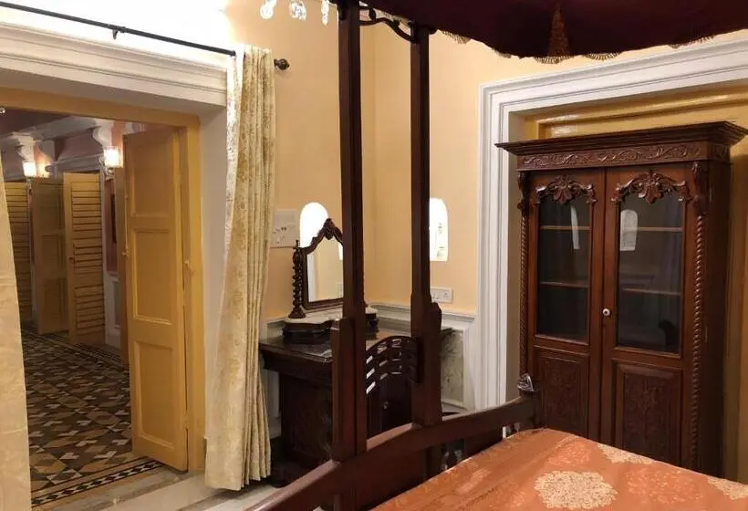 キングサイズベッドのスイートルーム, Cossimbazar Palace Of The Roys