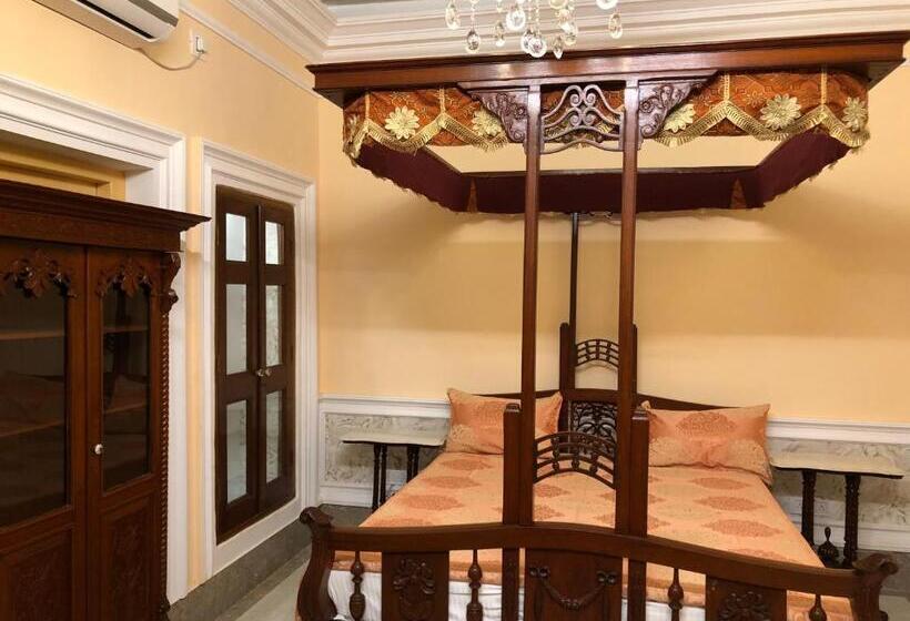 Люкс Кровать Кинг, Cossimbazar Palace Of The Roys