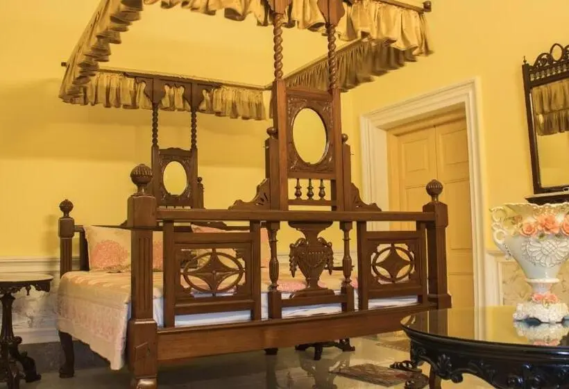キングサイズベッドのスイートルーム, Cossimbazar Palace Of The Roys