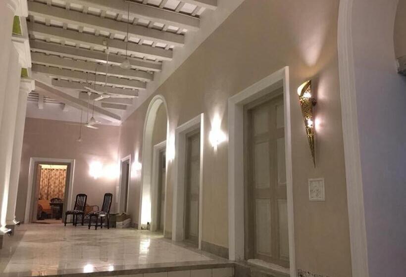 Люкс Повышенной Комфортности, Cossimbazar Palace Of The Roys