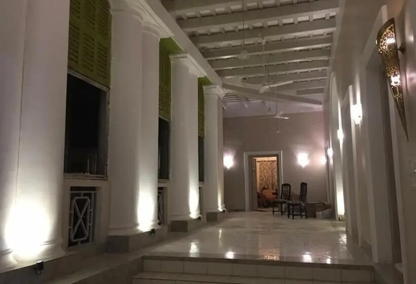 デラックススイート, Cossimbazar Palace Of The Roys