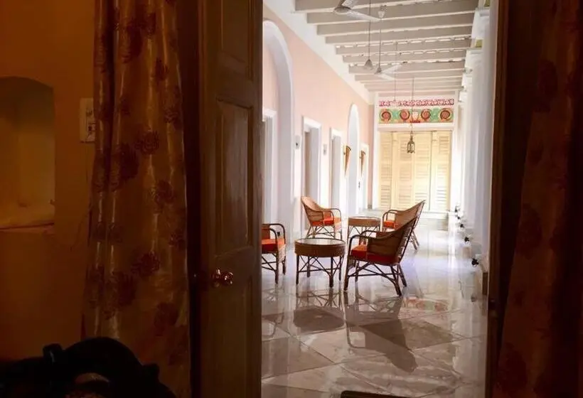デラックススイート, Cossimbazar Palace Of The Roys