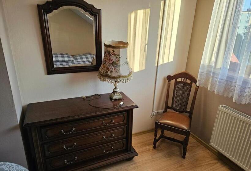 デラックスルーム, Złota Róża