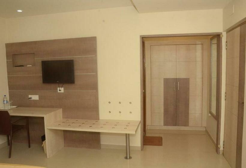 デラックスルーム, Kanakabhishegam First Hotel From The Thirukadaiyur Temple