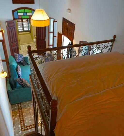 주니어 스위트, Dar Fama