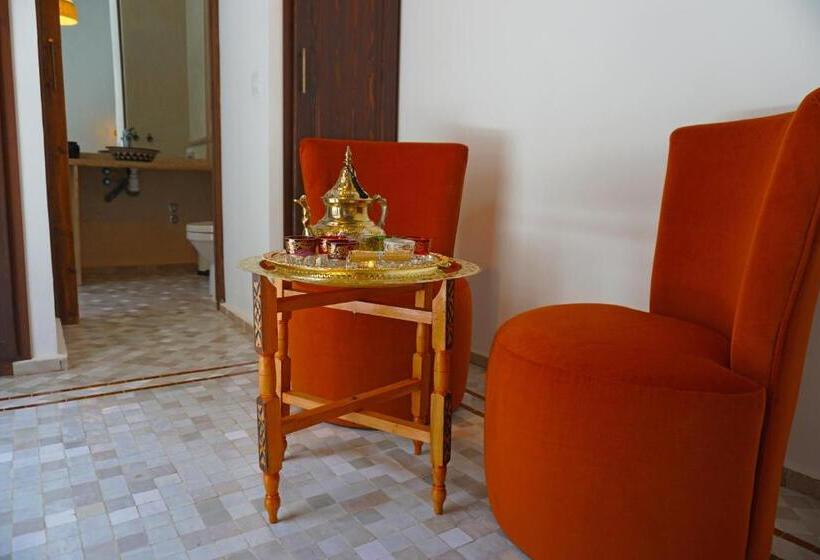 수피리어 룸, Dar Fama