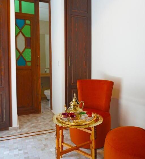 수피리어 룸, Dar Fama