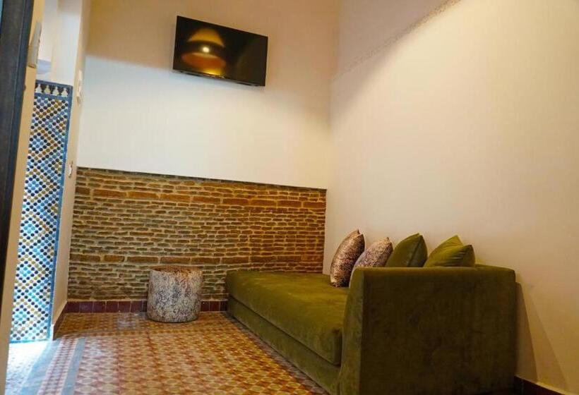 스탠다드 룸, Dar Fama