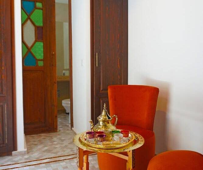 스탠다드 룸, Dar Fama