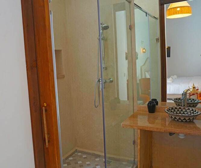 스탠다드 룸, Dar Fama