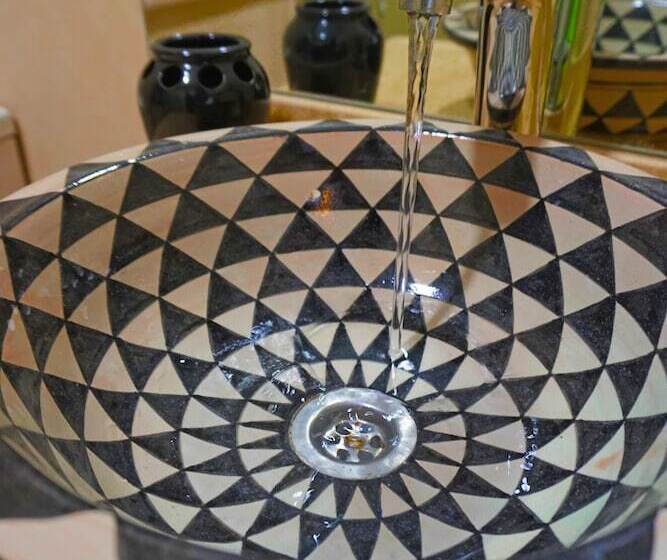 스탠다드 룸, Dar Fama