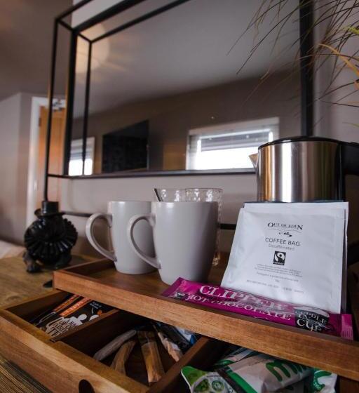 Номер Стандарт, The Wheatsheaf Pub, Kitchen & Rooms