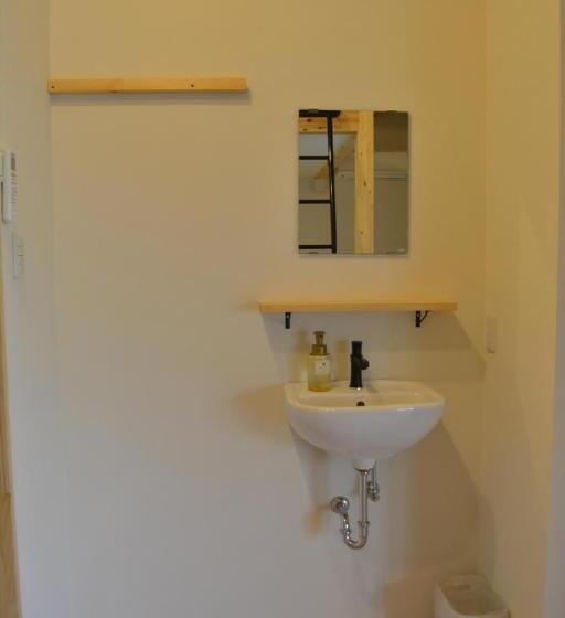 Трехместный Номер Стандарт Совместная Ванная, Bed N Chill Shippoya 七宝屋