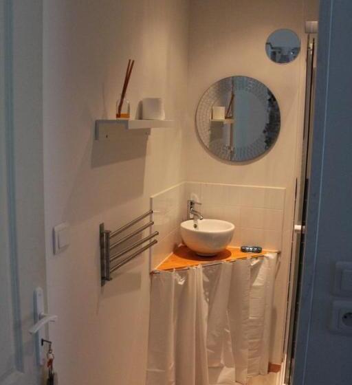 标准间, Du Cote De Lacoume