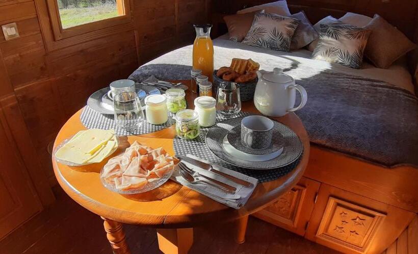 标准间带山景, Du Cote De Lacoume