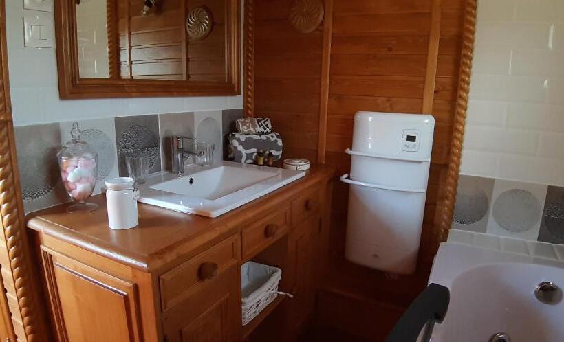 标准间带山景, Du Cote De Lacoume