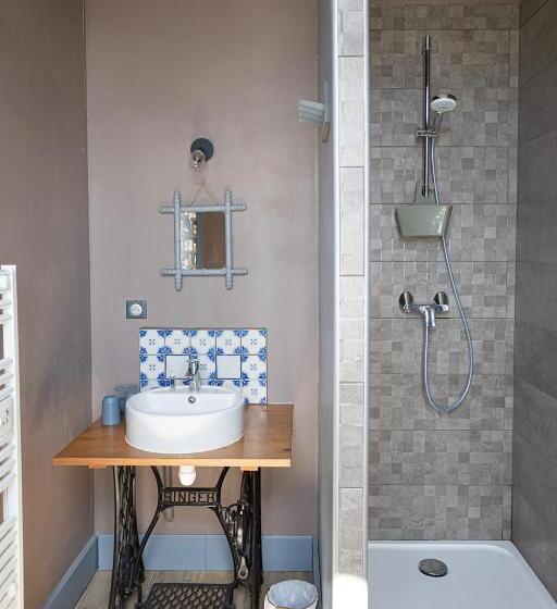 غرفة قياسية ثلاثية, La Maison Au Fil Du Temps