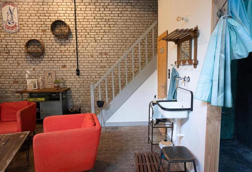 جناح مزود بجاكوزى, La Maison Au Fil Du Temps