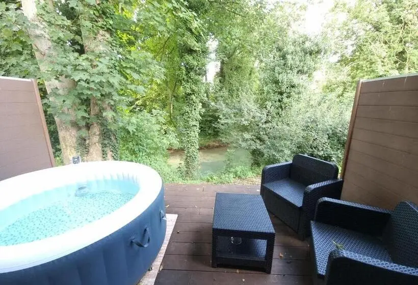 デラックススイート, Le Domaine De Wail Legends Resort