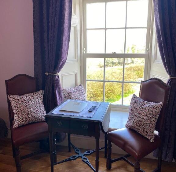 디럭스 룸 킹사이즈 침대, Bealkelly Country House