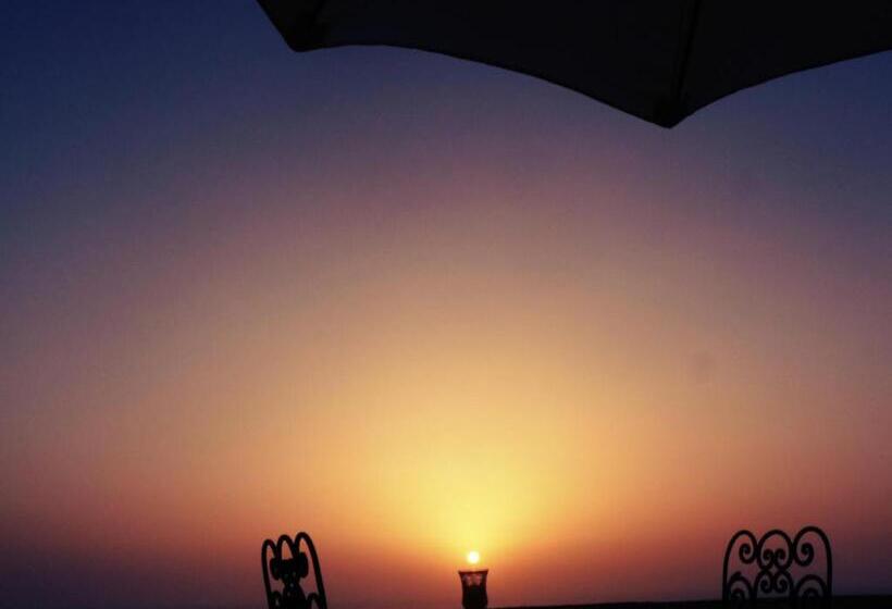 اتاق استاندارد سه نفره, L'arganier Solitaire