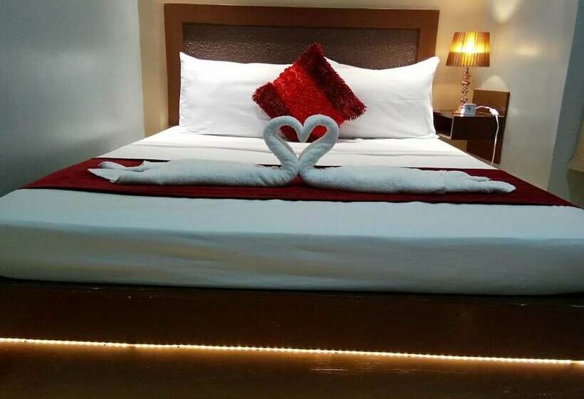 اتاق لوکس, Elizabeth