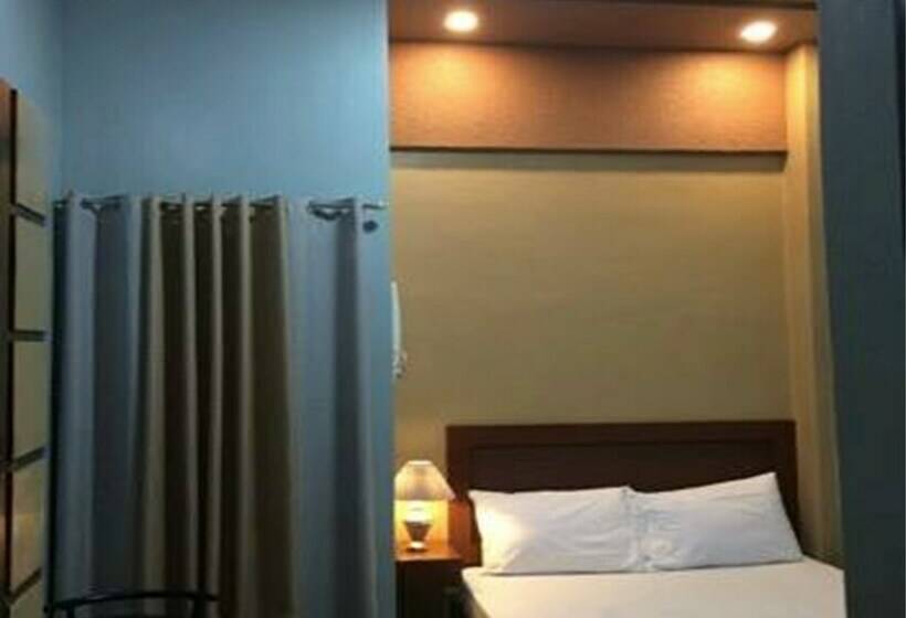 اتاق لوکس, Elizabeth