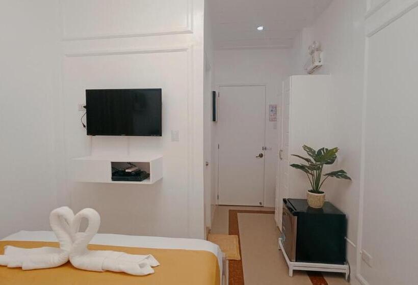 اتاق لوکس, Elizabeth