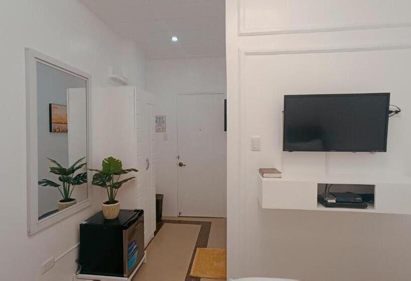 اتاق لوکس, Elizabeth