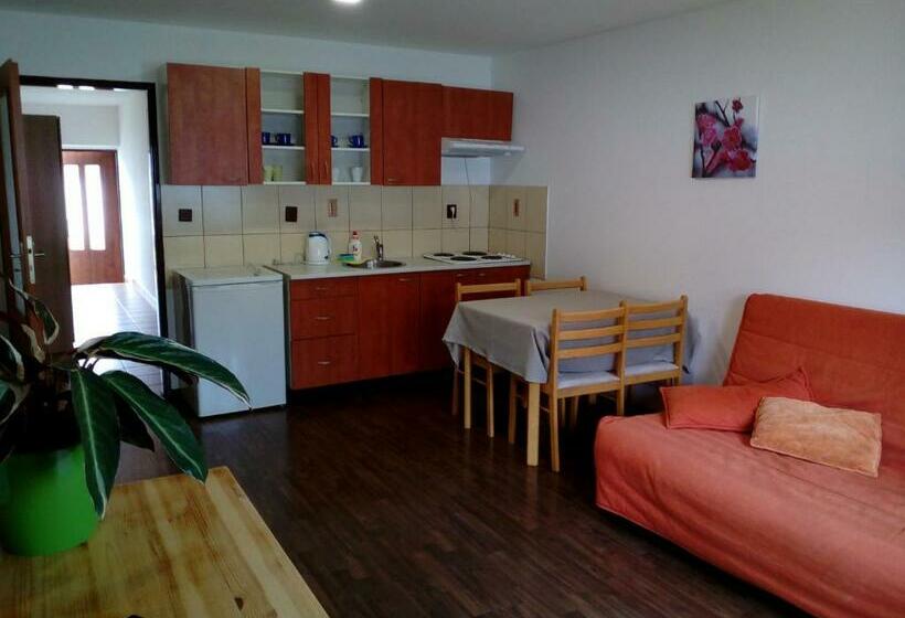 Апартаменты 1 Спальня, Zoopark Zelčín