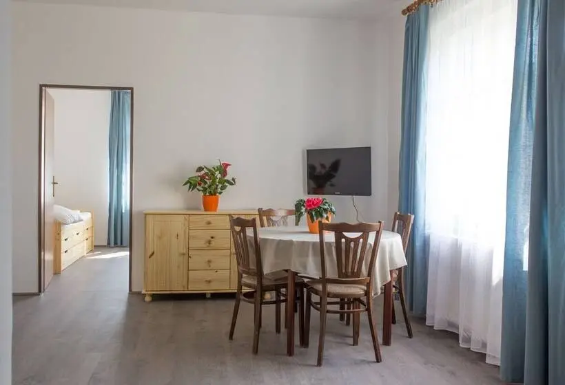 １ベッドルームアパートメント, Zoopark Zelčín
